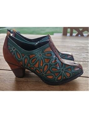 L'Artiste by Spring Step Arabella Teal Leather Floral Cutout Booties Size 36